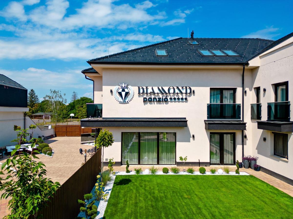 לינה וארוחת בוקר Hajdúszoboszló Diamond Panzio מראה חיצוני תמונה